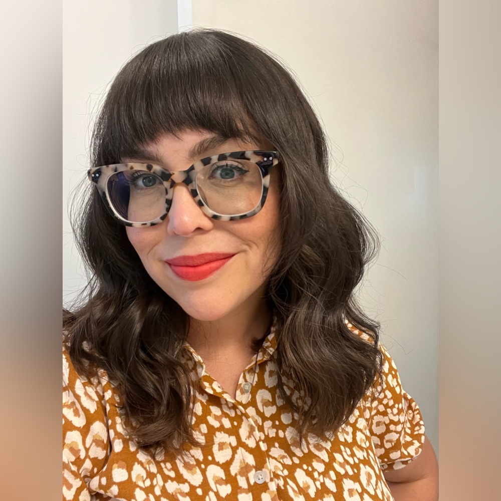 Meet your Posher, Adrianne